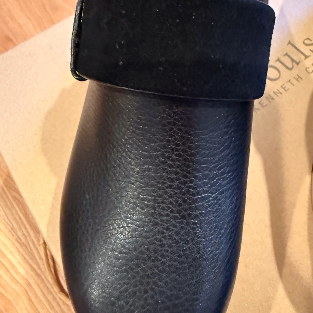 Henley Clog Gentle Souls by Kenneth Cole. Women’s black leather/suede. Size 6.5. - Picture 10 of 13